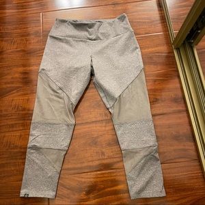 Onzie flow light teal gray leggings.Size S